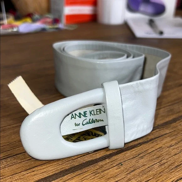 NWT Vintage Anne Klein Light Gray Leather Belt- M‎