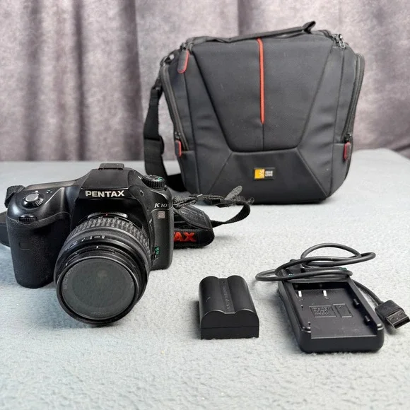 Pentax K10D DSLR Camera Black SMC Pentax DA 18-55mm Lens Battery Charger Case