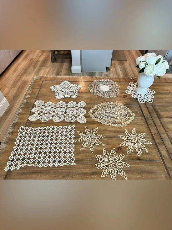 Vintage doilies~ set of 8