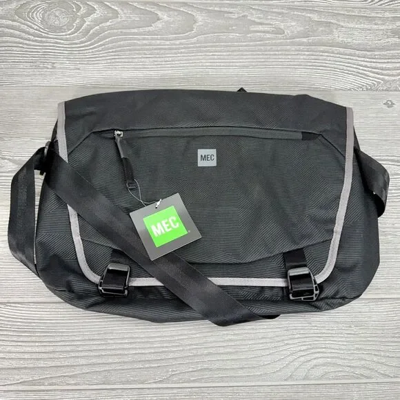 MEC Mountain Equiptment Company Proto Crossbody Messenger Laptop Bag - NEW
