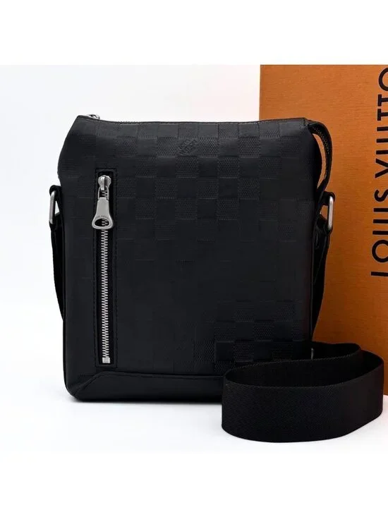 Louis Vuitton Damier Infini Discovery Messenger BB