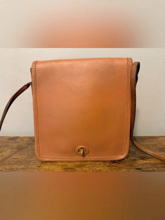 Vintage Coach Leather Shoulder / Crossbody Messenger Bag - Tan