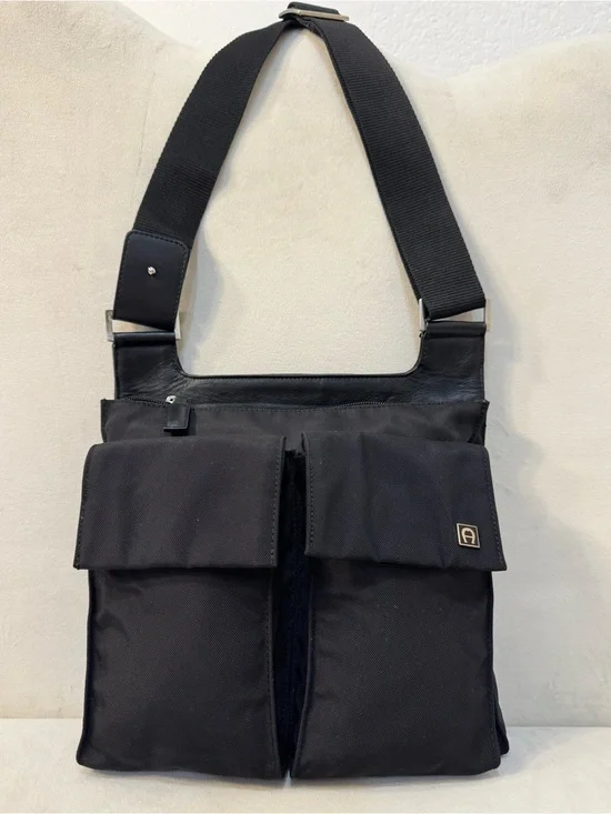 Aigner Black Men's Crossbody Organizer Shoulder Bag - Classic Everyday Style