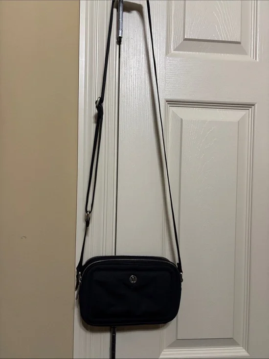 lululemon athletica Black Men's Crossbody Messenger Bag