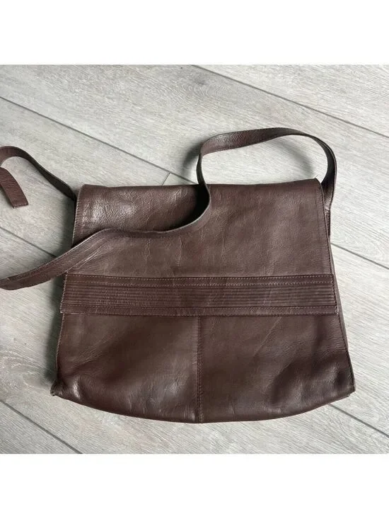 Kenneth Cole vintage flap closure brown soft leather shoulder bag
