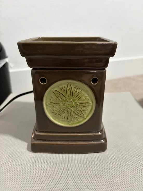 Scentsy Brown Ceramic Wax Warmer with Green Decorative Medallion