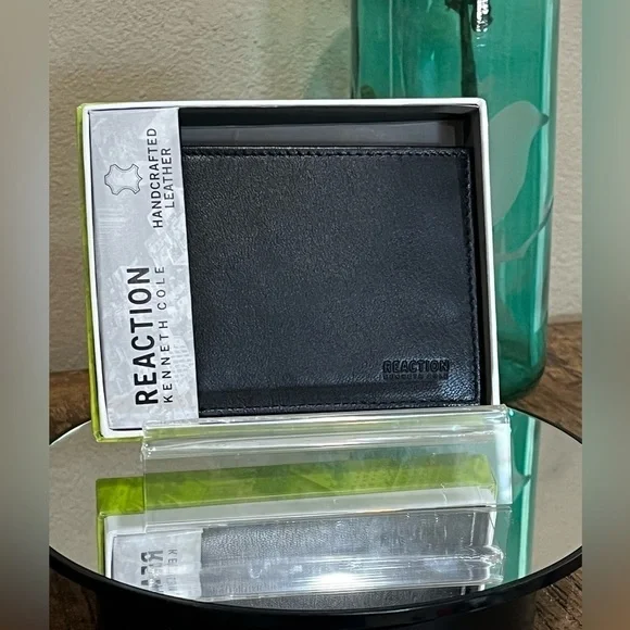 Kenneth Cole Reaction Black Leather Wallet, new!