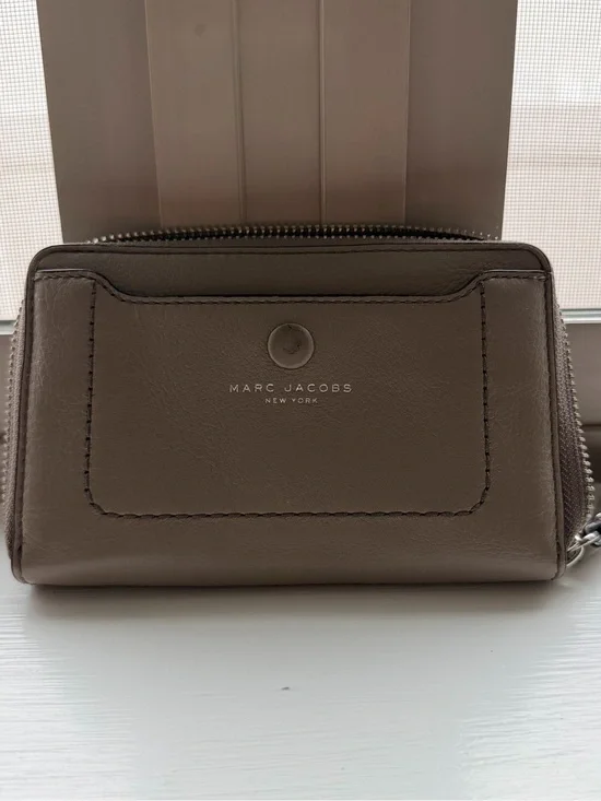 Marc Jacobs Taupe Leather Zip-Around Wristlet Wallet