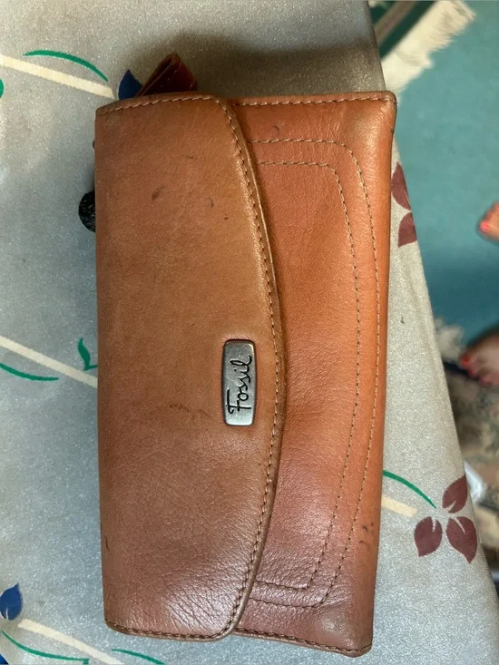 Fossil Tan Leather Trifold Wallet with Metal Logo