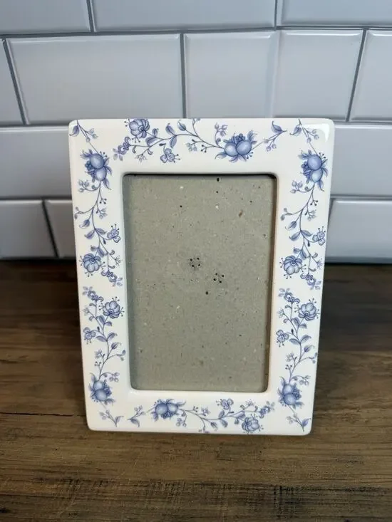 Vintage Blue & White Floral Porcelain Ceramic Picture Frame 4x6 Made Taiwan