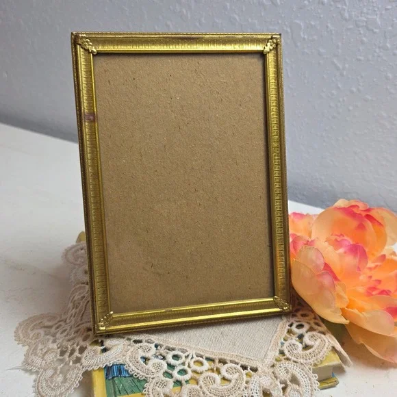 Vintage Gold Tone Metal Picture Frame Floral Corners Rectangular Tabletop‎