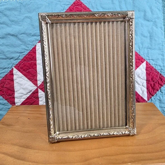 Vintage Brass Tone Metal Photo Frame 5x7 Ornate Embossed Tabletop Easel Back