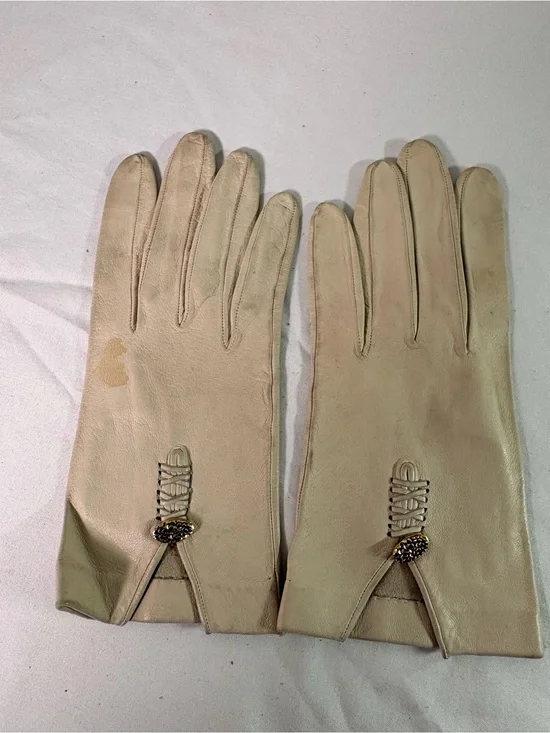 Classic Beige Leather Women's Gloves with Decorative Accent(bc14)
