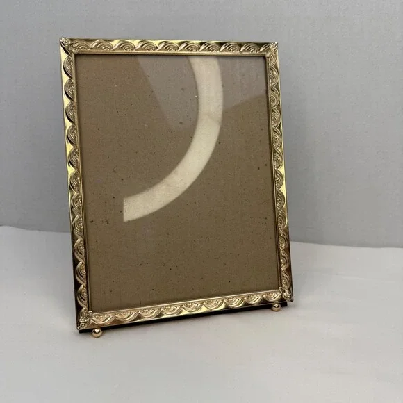 Vintage Gold Tone Embossed Scalloped Picture Frame Tabletop Wall Hang 8x10