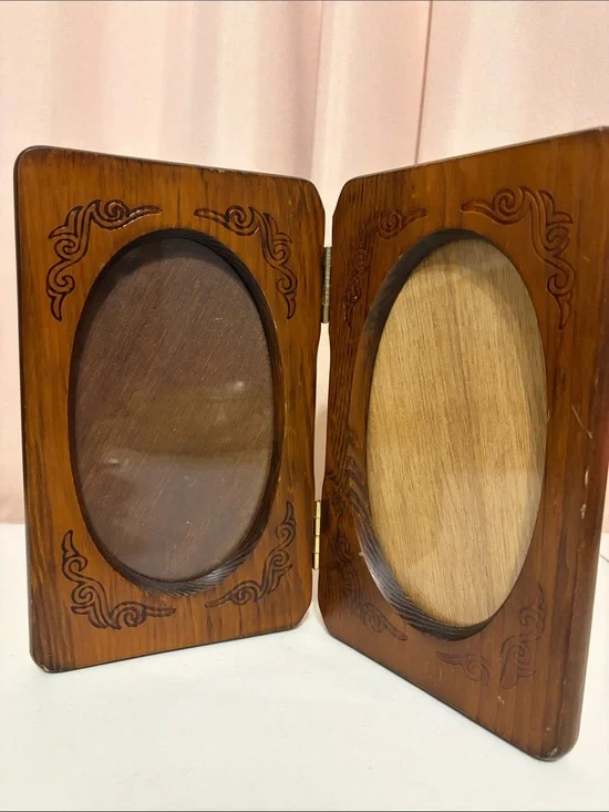 Vintage 80’s dark wood bi-fold Oval opening Frame corner scrollwork brass hinges