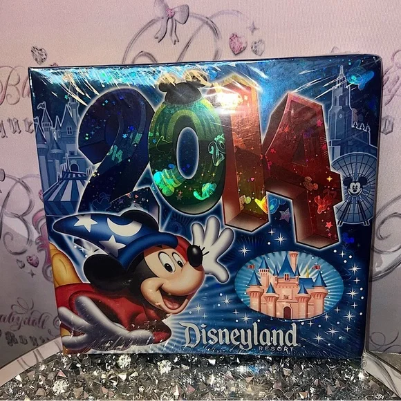 Disneyland parks photo album 2014 holographic park merchandise collectable