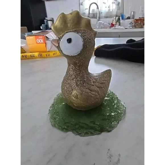 Handmade‎ Resin Chicken On Bed Of Grass 696 Decoration Gift