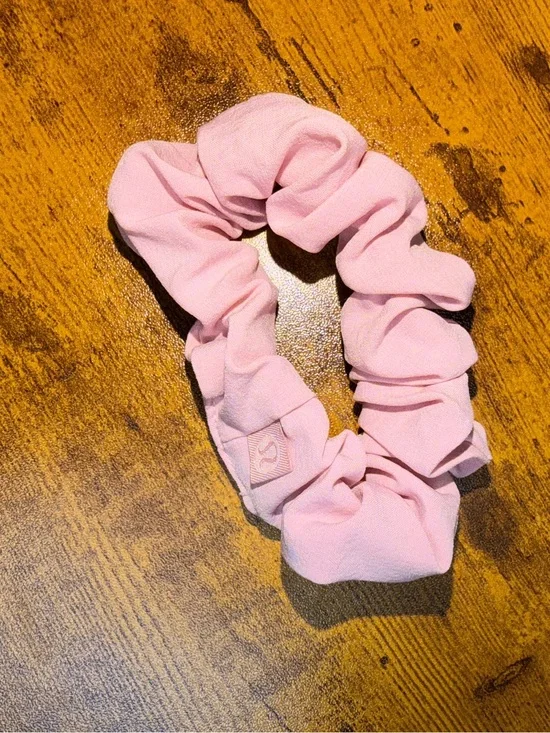 Lululemon Uplifting Scrunchie Dusty Pink