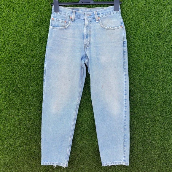 Vintage 90's Levi's 550 Mens 30x30 Relaxed Tapered Light Wash Denim Jeans Frayed