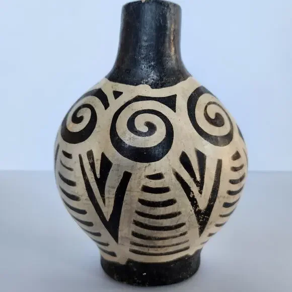 Lenca Honduras Indigenous Tribal Folk Art Clay Pottery Vase Blackware Geometric