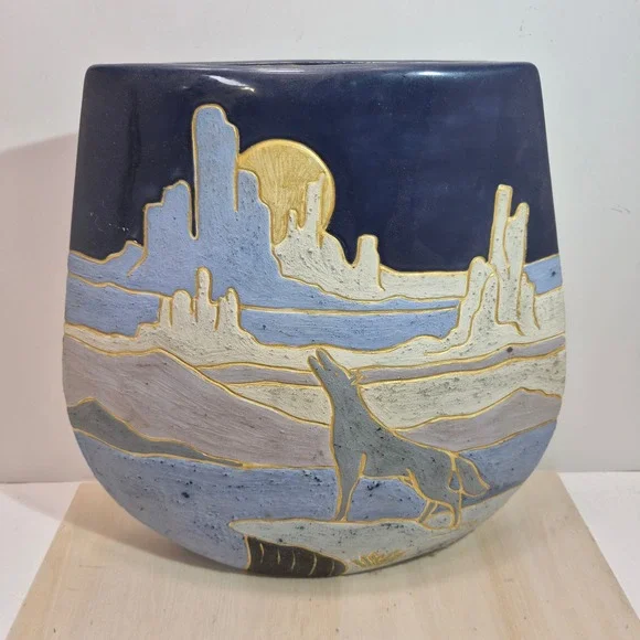 Lupe D Ortiz Alamogordo NM Pottery Vase Howling Coyote Cactus Desert Scene 11.5