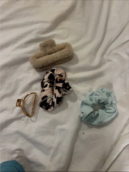Assorted Women's Hair Accessories Set - Beige, Cream, Black & Light Blue