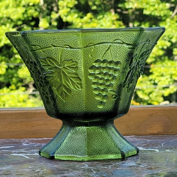 Vintage Anchor Hocking Green Glass‎ Grape Leaf Octagon Panel Pedestal Vase/ Dish