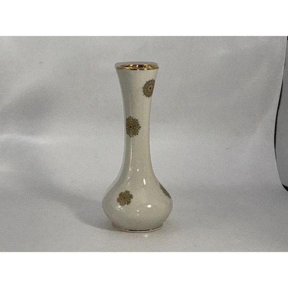 Small White Vase With Flowers Trimmed In‎ 22k Gold Made In U.S.A 6.5 X 3