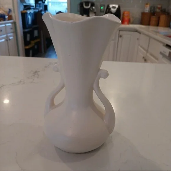 Vintage Red Wing Pottery USA 505 White Cream Vase Cream Interior - Rare!