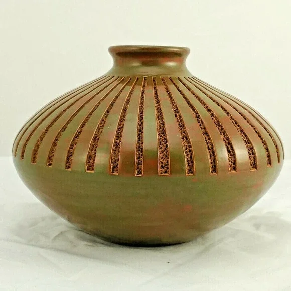 Nicaraguan Studio Pottery Vase Vessel Artisan Earthenware Incised Lines Green