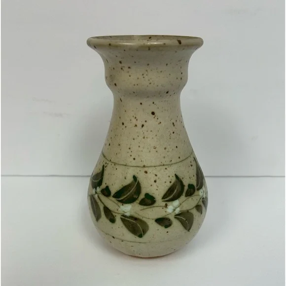 Vase/ pottery/ beautiful colors approx. 7”H by 3”/ please see pictures
