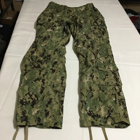 US Navy Working Uniform Type III Trousers Medium Regular Green Digital Camo