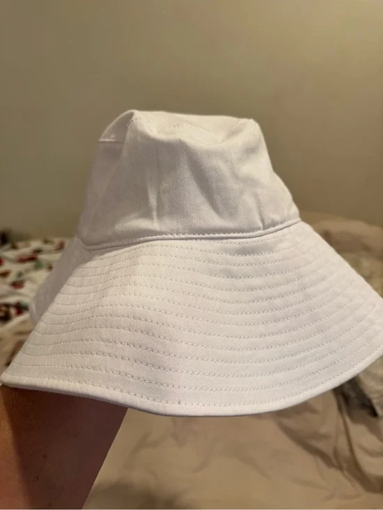 NWT  White adult Sun' Bucket Hat