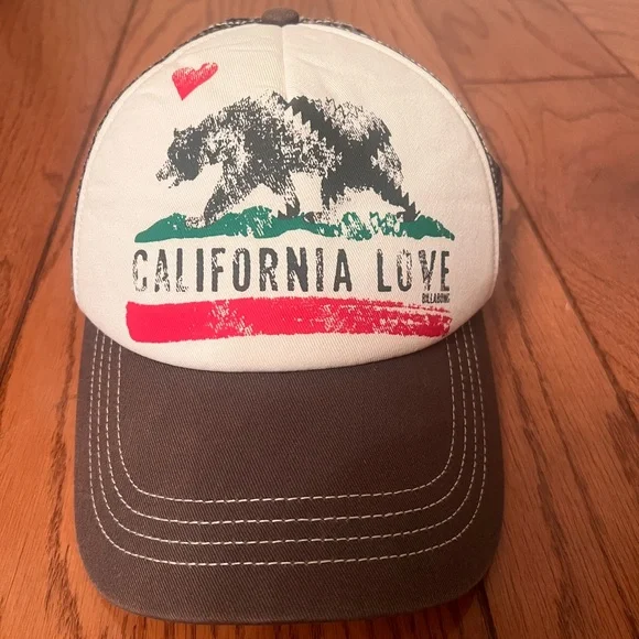 Billabong California Love Bear Trucker Hat Snapback Charcoal Gray & Cream
