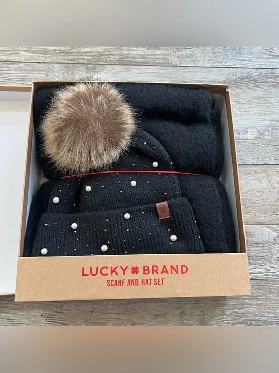 NIB Lucky Brand Women's 2-Piece Hat and Scarf Set