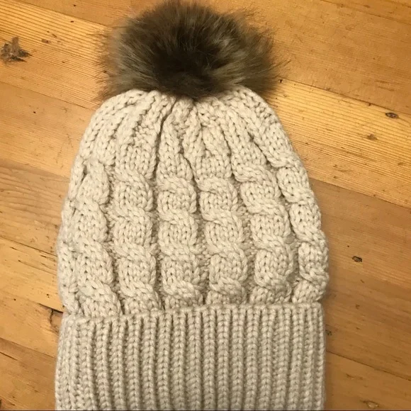 ⛄️Single Fur Ball Beanie