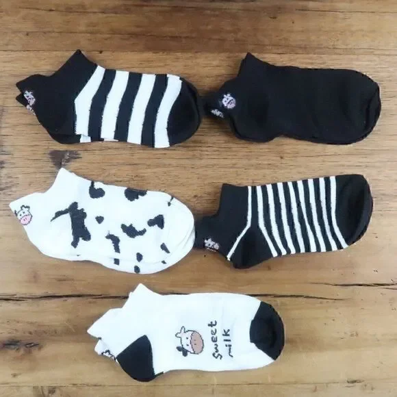 5 PAIR BLACK & WHITE WHIMISCAL COW PRINT ANKLE SOCKS WOMENS SIZE 5 TO 8 NWT