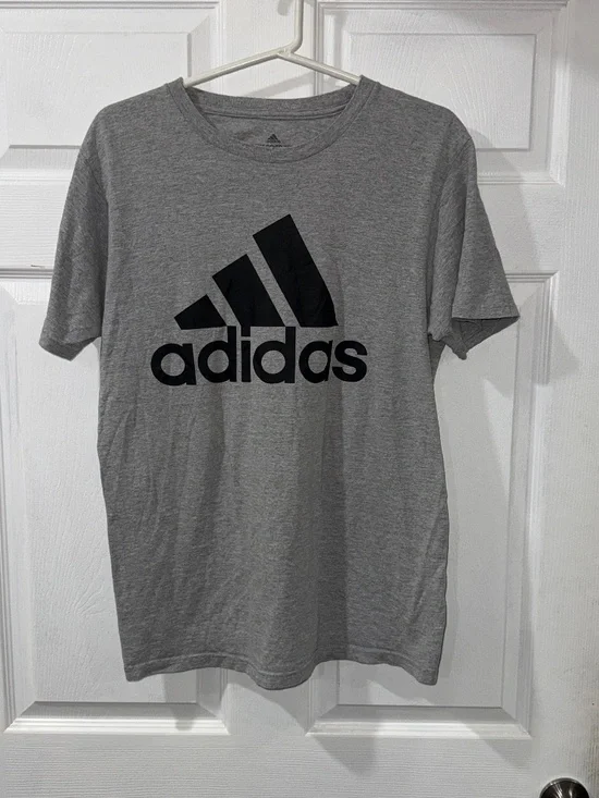 Adidas THE GO TO TEE in Gray - MEDIUM