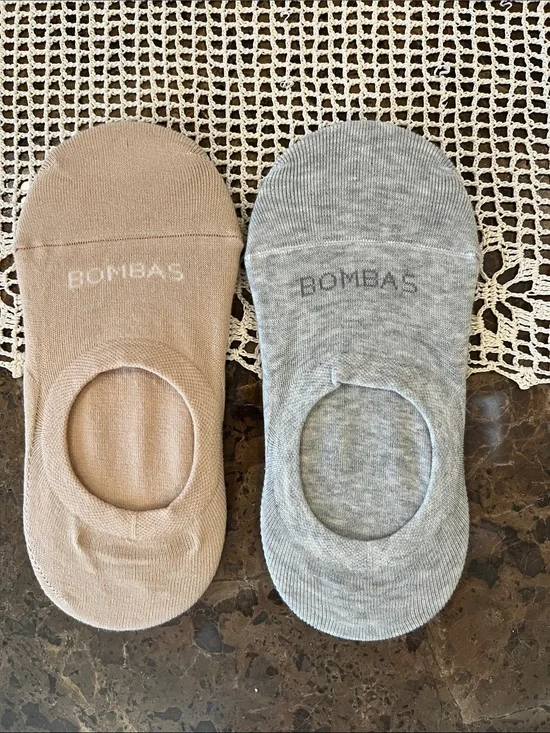 🆕 Bombas Lightweight No Show Liner Socks Heel Grip 2-pc Beige and Gray