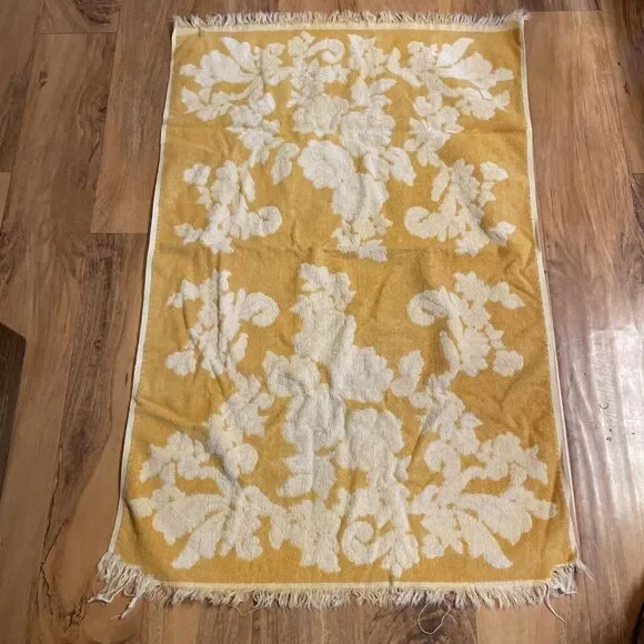 VTG MCM Cannon Monticello Bath Towel Yellow harvest gold Sculpted USA 24X38