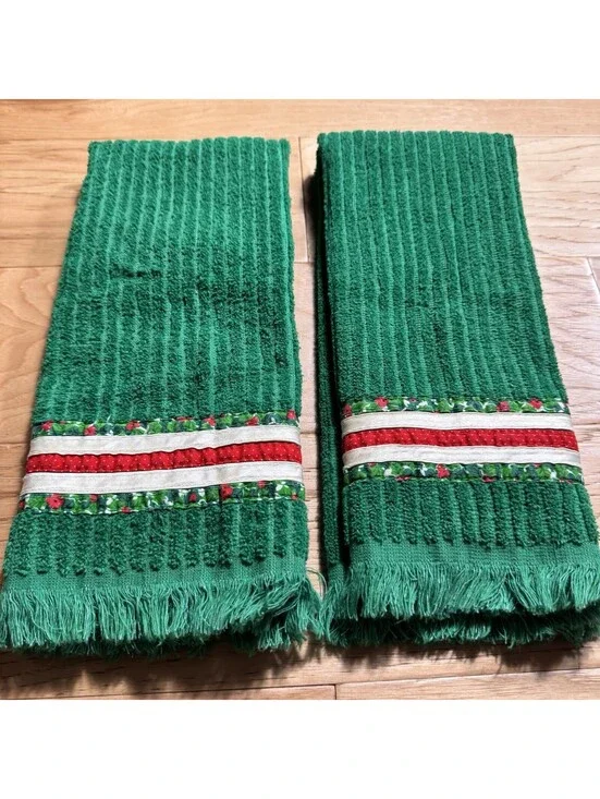 Vintage Cannon Green Christmas Towels Pair Holly Ribbon Fringe USA Made 25x14.5”