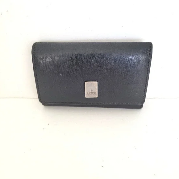 Gucci Black Pebbled Leather 6-Ring Key‎ Case Wallet Silver Logo Plaque Italy