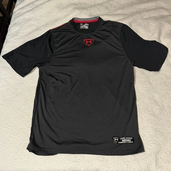 Under Armour Men's Medium Baseball Heatgear‎ Fitted Shirt