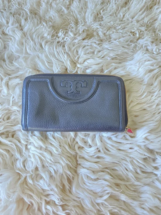 Tory Burch Black Leather Zip Around Wallet