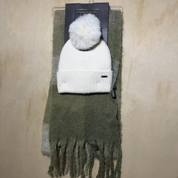Steve Madden Beanie Scarf Set Women White Pom Hat Green Fringe Wrap Alarm Tag On
