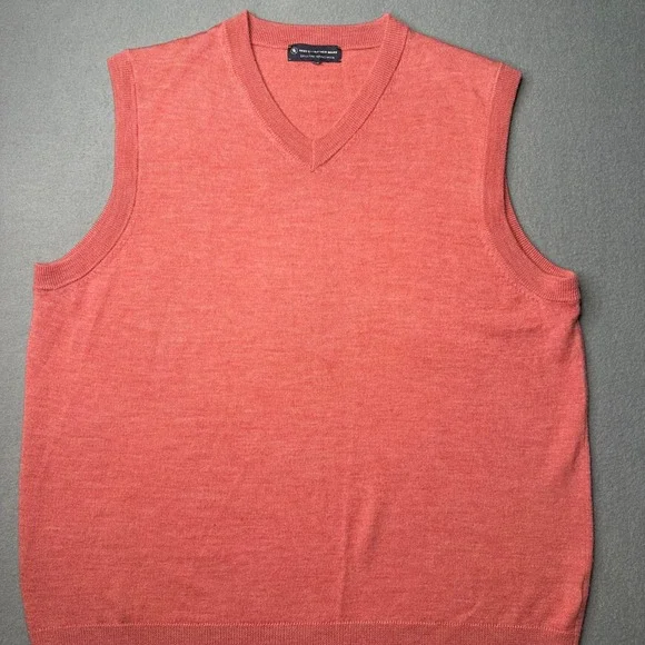 Hart Schaffner Marx Sweater Vest Mens XL Coral Extra Fine Merino Wool V-Neck