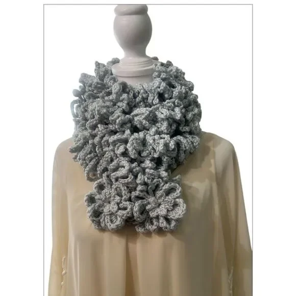NWT Angelas Designs handmade crocheted one of a kind silver sparkle 92” boa