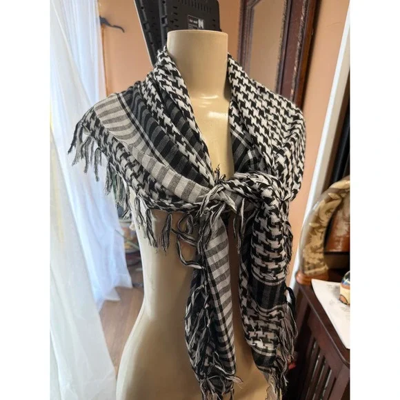 Unisex Black and White Houndstooth Keffiyeh Scarf Fringe Tassel Square Wrap