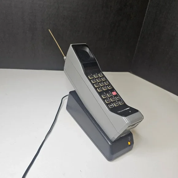 Vintage Motorola DynaTAC 8000M Brick Phone Mobile Cell Phone with Charging Base