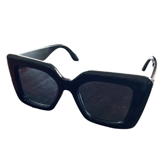 🆕NIP: Black Large Chic Sunglasses